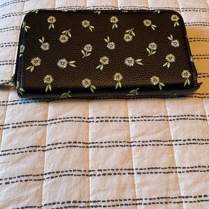 Thirty One women’s wallet. Floral Black Zip-Around Wallet